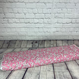 Challis Rayonne Sofia imprimé fleurs blanches fond rose 4323208