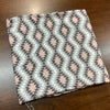 Coupon 1m 100% coton motifs navajo gris / rose  (vendu tel quel)