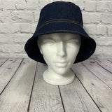 Chapeau sur mesure Denim Indigo à surpiqûres ocres